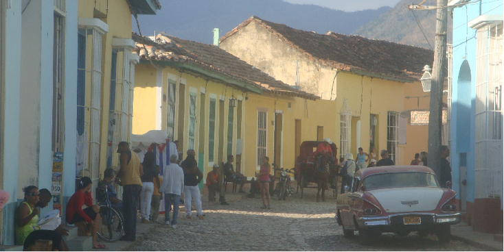 Trinidad-Cuba-straatleven-klassieke-Amerikaanse-auto