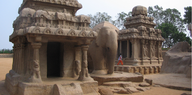 Rathas-Five-Mamallapuram-steen-rots-bewerking-olifant-India