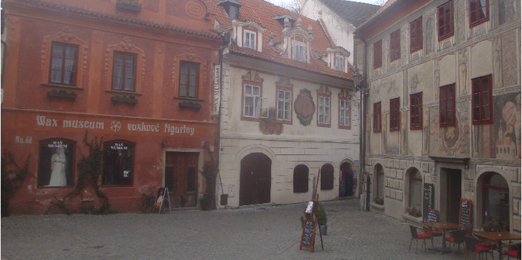 Cesky-Krumlov-Tsjechië-Bohemen-dorp-kerk-keitjes-straat-straatleven-barok