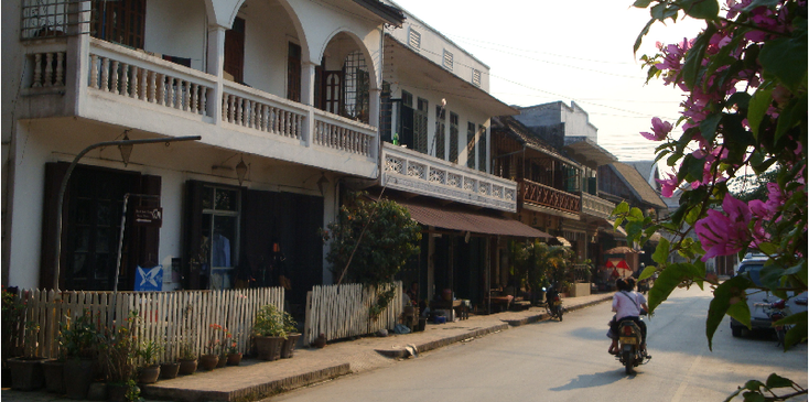 Luang-Prabang-Frans-balkon-scooter-Laos