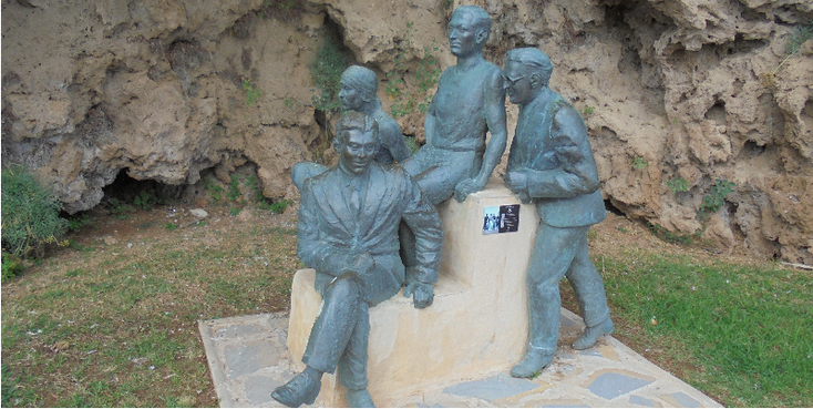 Torremolinos-Dali-beelden-standbeelden-vier-man-kattenkolonie-Spanje