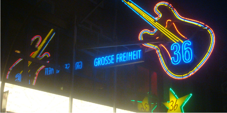 Grosse-Freiheit-36-Hamburg-Reeperbahn-gitaar-neon-licht-Duitsland