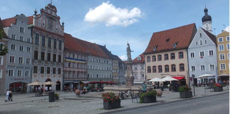 Landsberg-am-Lech-Marienbrunnen-platz-central-plein-Duitsland