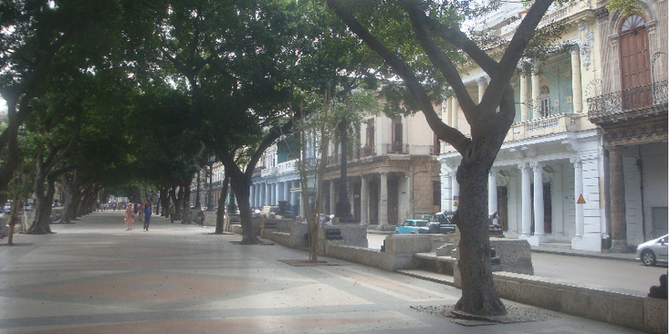 Havana-Cuba-promenade-Capital-koloniale-gebouwen-gekleurd