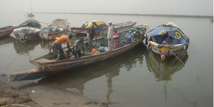 Ziguinchor-pirogue-haven-rivier-Senegal