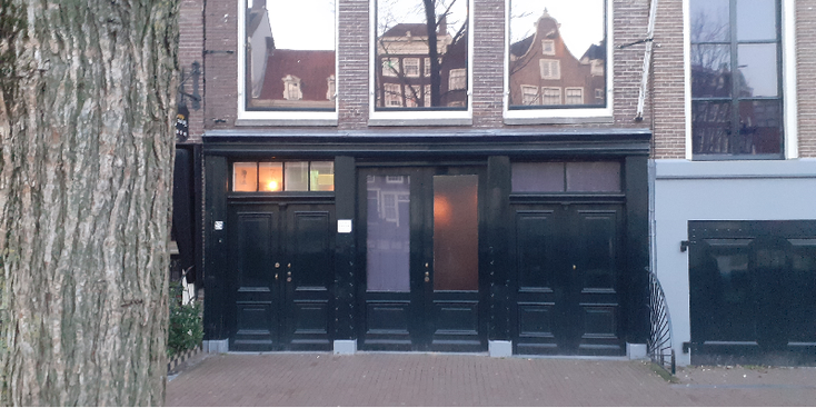 Anne-Frank-huis-Prinsengracht-Amsterdam-voorpui-Nederland