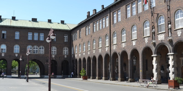 Szeged-columns-pilaren-Hongarije