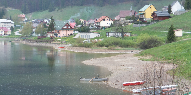 Slovensky-Raj-Dedinky-meer-nationaal-park-kano-Slowakije