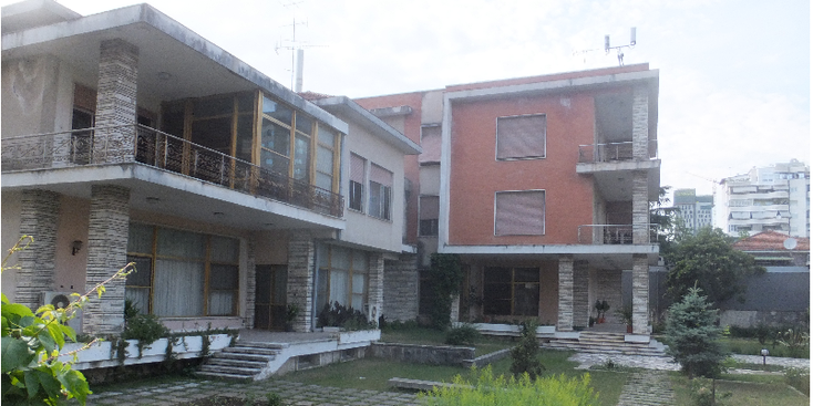 Enver-Hoxha-voormalig-huis-villa-dictator-Tirana-Albanië