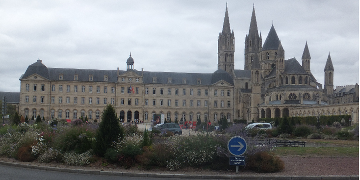 Caen-kasteel-abdij-Frankrijk-stadhuis