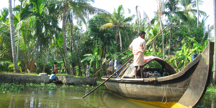 Backwaters-Kerala-Alleppey-rivierleven-India-rieten-boten