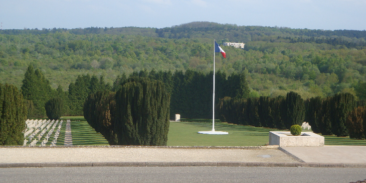Verdun-slagveld-monument-herdenking-begraafplaats-Frankrijk