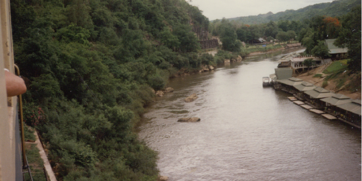 Kanchanaburi-Bridge-On-The-River-Kwai-Death-Railway-Thailand-WW2-dodenspoorlijn-brug