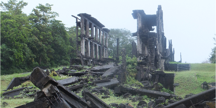 Corregidor-barakken-ruïne-gebombardeerd-skelet-Amerikaans-WW2-Filipijnen