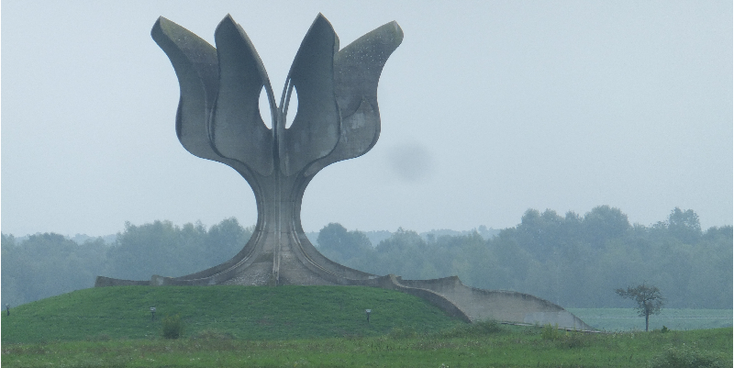 Jasenovac-concentratiekamp-WW2-monument-lotus-Kroatië