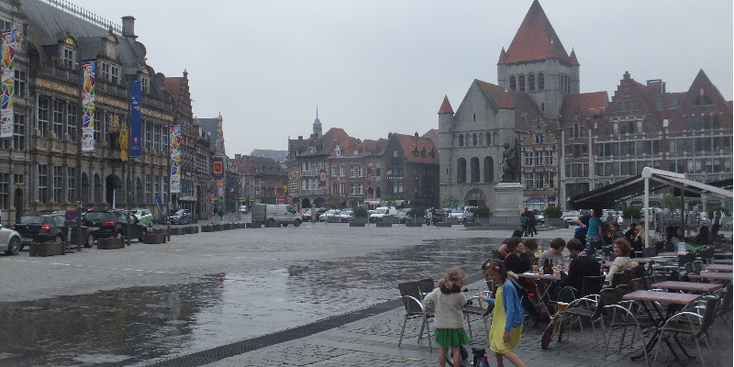 Grand-Place-grote-plein-lakenhal-Tournai-Doornik-België