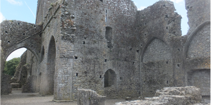 Cashel-Hore-Ierland-republiek-ruïnes-koningen-rotsen-begraafplaats-kerk-klooster-beelden