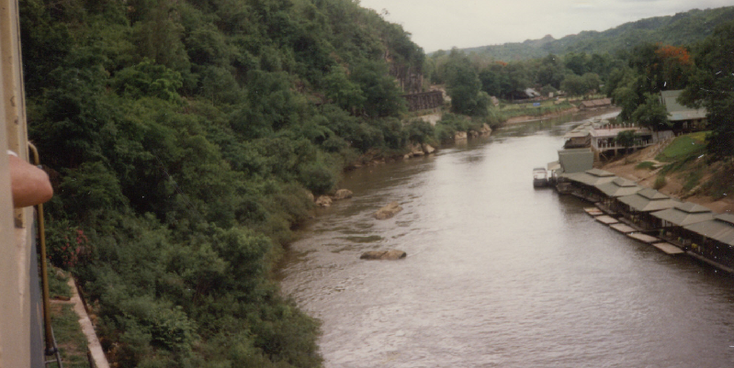Tham-Krasae-Wang-Pho-viaduct-dodenspoorlijn-Kanchanaburi-kwai-rivier-Thailand