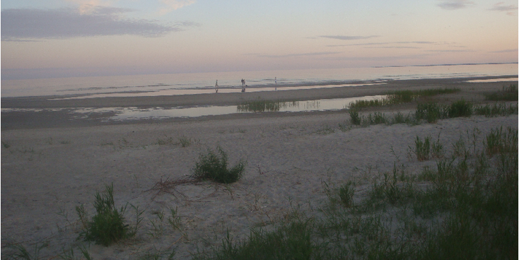Parnu-strand-ondergaande-zon-Estland