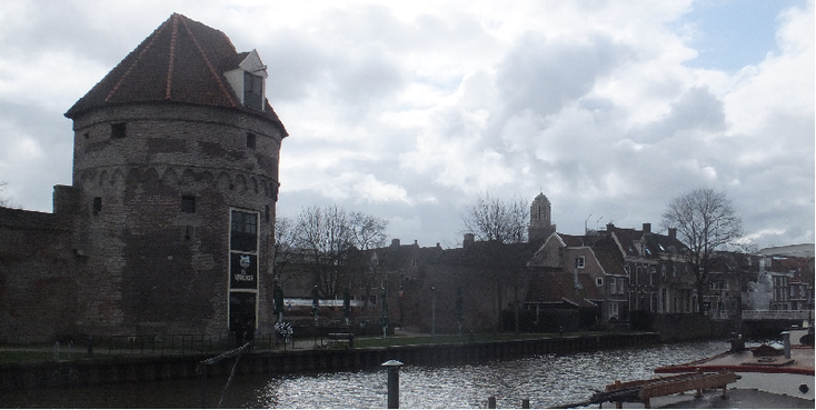 Thorbeckegracht-stadsmuur-gracht-Zwolle-Nederland