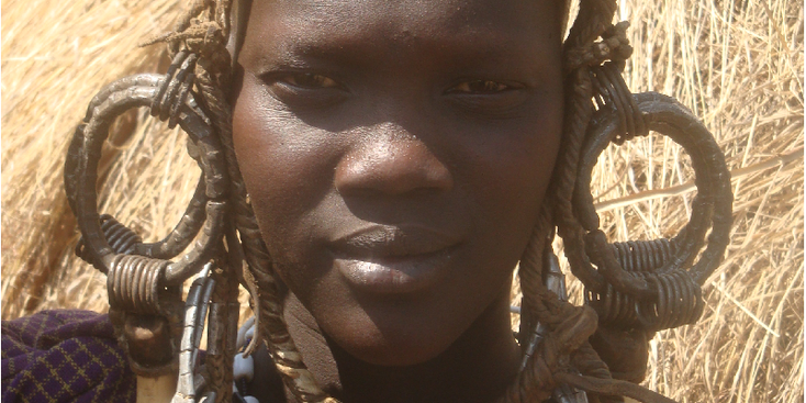 Mursi-dorp-Omo-vallei-stam-oorbellen-Ethiopië
