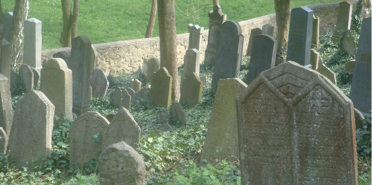 Trebic-Joodse-begraafplaats-grafstenen-Tsjechië