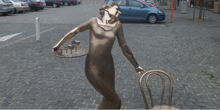 Poperinge-marktplein-beeld-goud-kerk-koopmanshuizen-Brandhoek-België