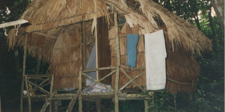 Perhentian-Islands-Coral-Bay-Kercil-koraalbaai-eilanden-tropisch-rieten-hut-Maleisië