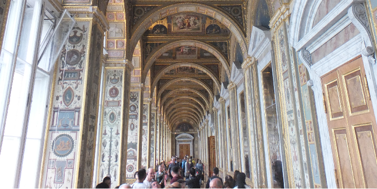 Sint-Petersburg-Hermitage-Museum-Hallway-Art-Rusland