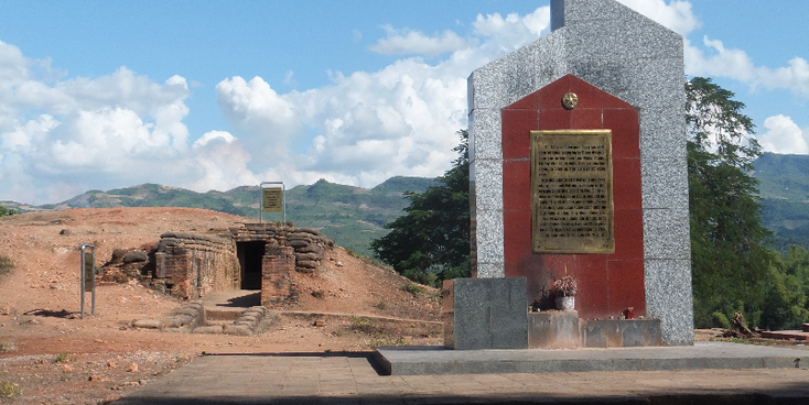 Tham-Quan-Di-Tich-Doi-Eliane-A1-heuvel-loopgraven-strategisch-Frans-Vietminh-slagveld-Dien-Bien-Phu-Vietnam