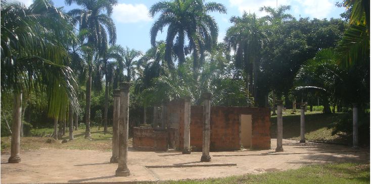 Napoles-Hacienda-Doradal-Pablo-Escobar-Colombia-Finca-Columns