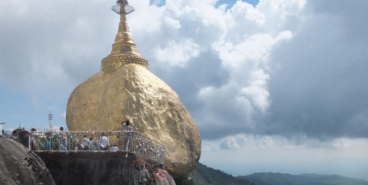 Kyaiktiyo-Kin-Pun-gouden-rots-steen-bladgoud-heilig-Myanmar-Birma