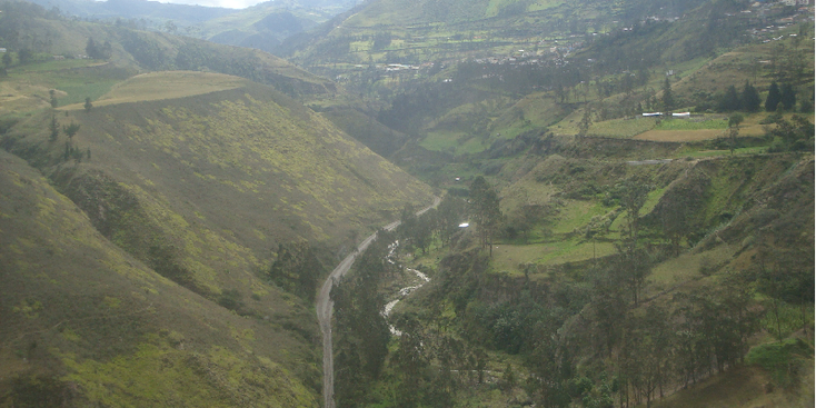 El-Nariz-del-Diablo-treinreis-bergen-duivelsneus-steil-Alausi-zigzaggend-Ecuador
