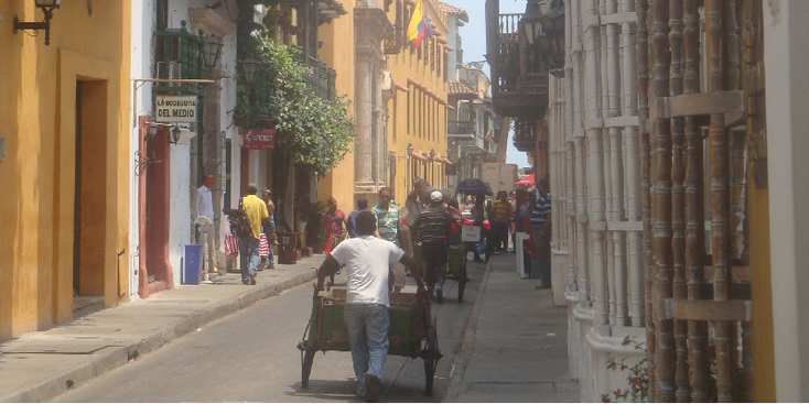 Cartagena-Colombia-hand-kar-balkon