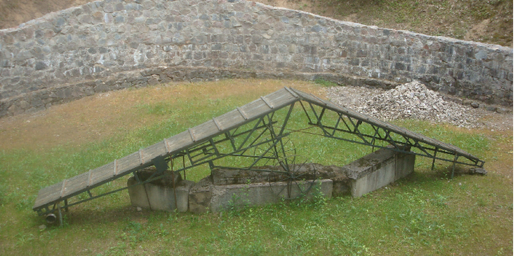 Paneriai-monument-concentratiekamp-bos-Litouwen