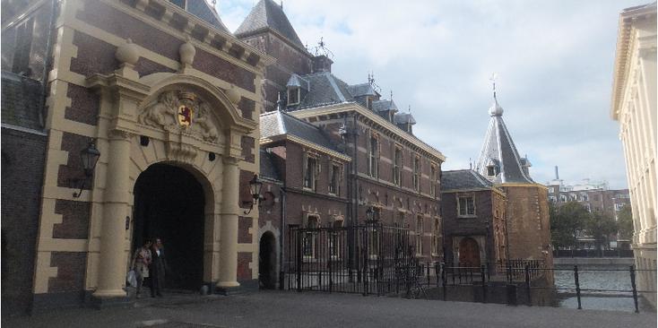Torentje-het-ingang-Binnenhof-premier-werkplek-Den-Haag-sGravenhage-Nederland
