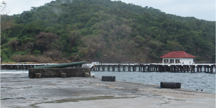 Baai-van-Manilla-Corregidor-eiland-pier-kanon-huisje-Filipijnen