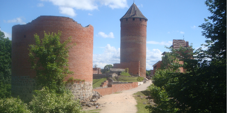 Gauja-nationaal-park-Letland-kasteel-rode-stenen-Sigulda-Turaida