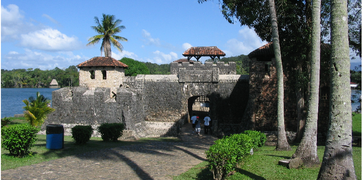 Castillo-de-San-Felipe-fort-Spaans-piraten-rivier-Guatemala