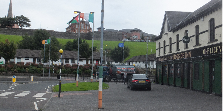 Bogside-Inn-LondonDerry-vlag-IRA-Sunday-Bloody-1972-Noord-Ierland