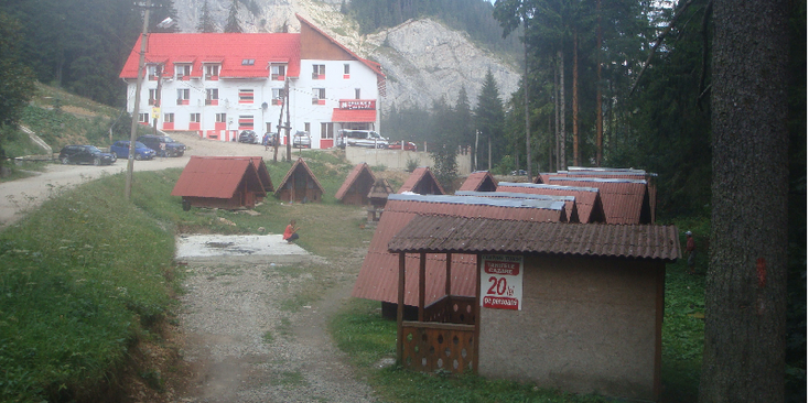 Lacul-Rosu-huisjes-hotel-Turisti-houten-Roemenië