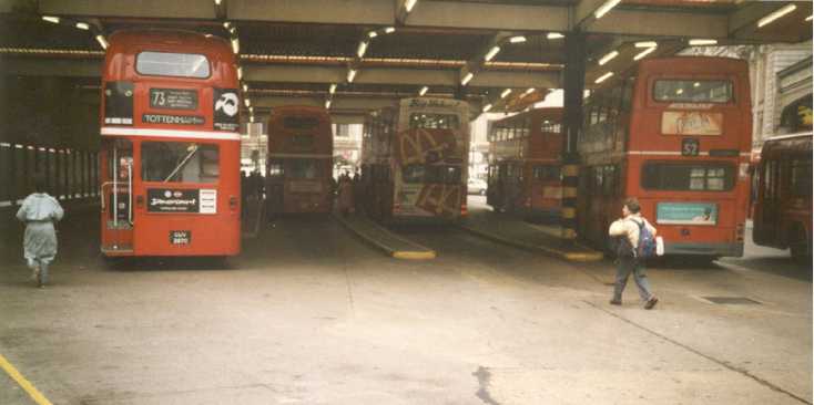 Londen-busstation-dubbeldekker-Engeland