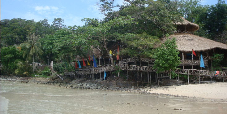 Ko-Chang-Treehouse-hostel-strand-zee-Thailand
