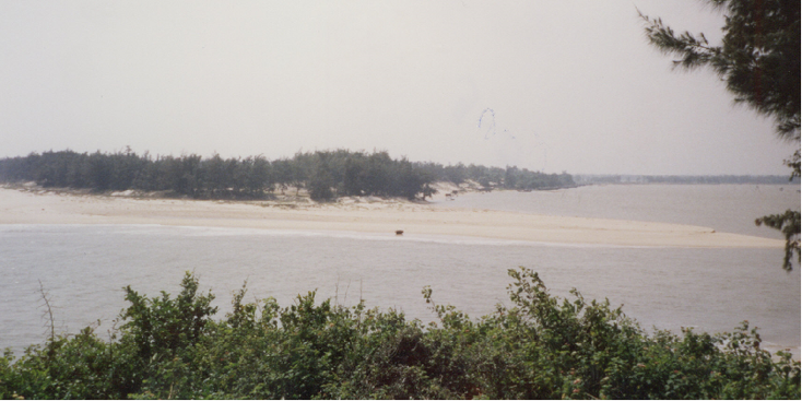 Cua-Tung-beach-Bai-River-Border-Vietnam