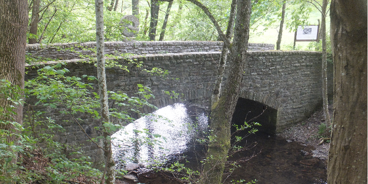 Kall-brug-pad-monument-Hurtgen-Wald-Huertgen-Forest-rivier-Roer-Duitsland