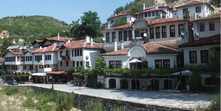 Melnik-Ottomaanse-huizen-architectuur-rivier-Bulgarije