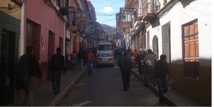 Potosi-straatleven-balkons-houten-Bolivia
