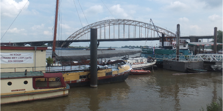 Nijmegen-brug-Waal-rivier-boten-Nederland