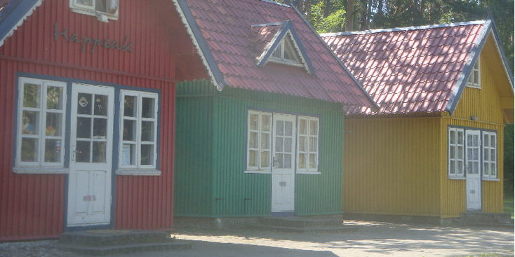 Curonion-Spit-nationaal-park-gekleurde-houten-huizen-Litouwen