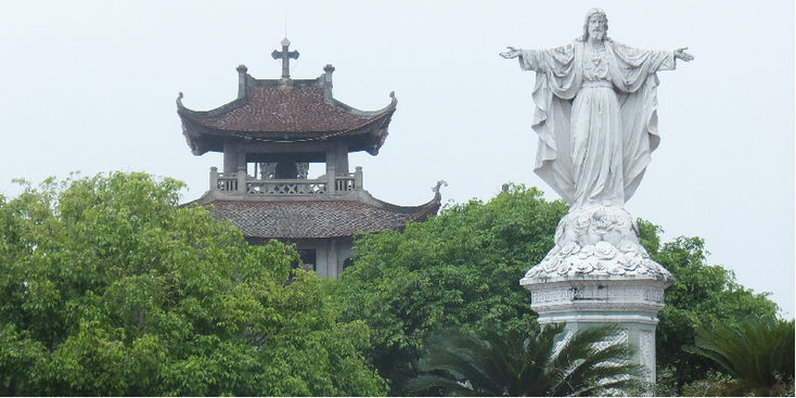 Phat-Diem-kerk-Katholiek-Jezus-beeld-Christus-Quite-American-Vietnam